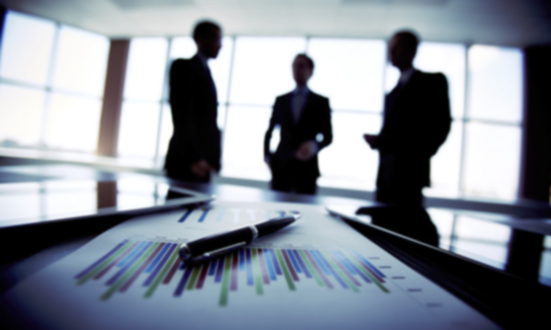 Senior advisors in a strategy discussion